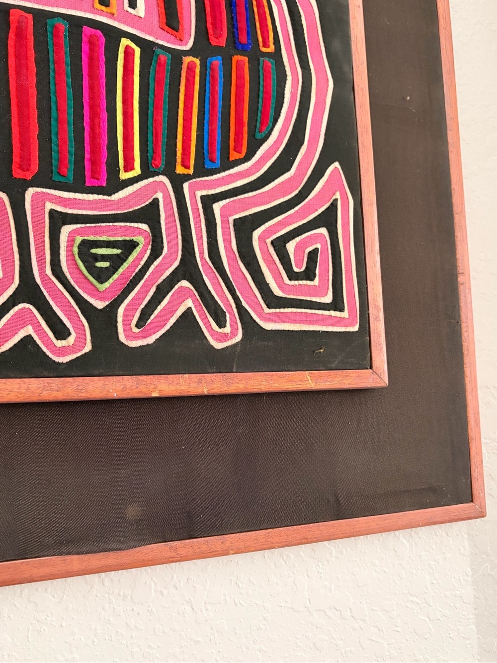 Vintage Guna Mola Textile Art Framed Panama Folk Art Hand Sewn, Wood Framed - Picture 7 of 8